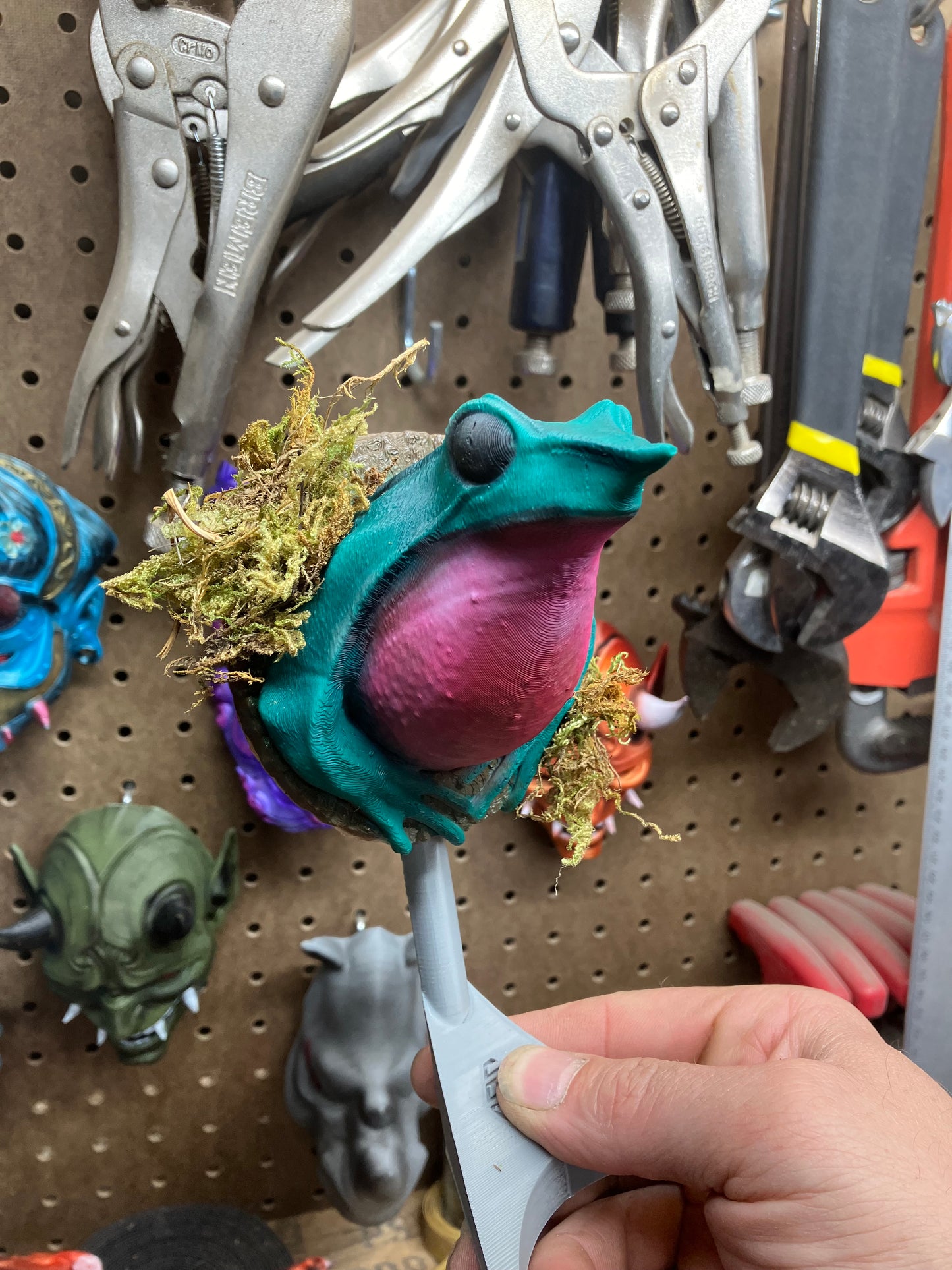 Pink frog mount