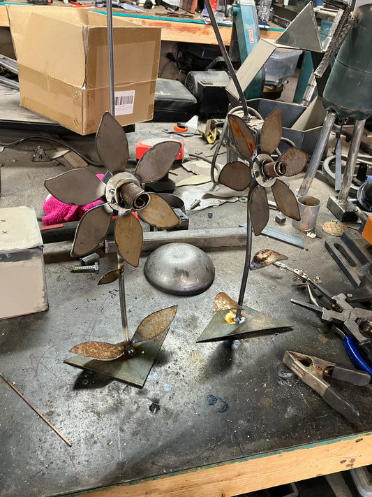 Steel daffodil